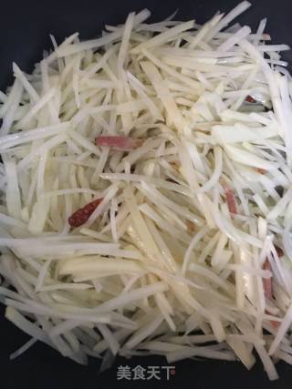 土豆丝炒腊肉的做法步骤：4