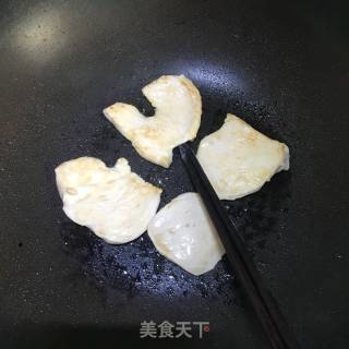 手抓饼鸡胸肉早餐的做法步骤：2