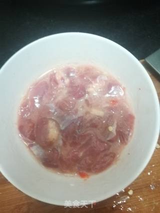糟姜咸菜牛肉汤的做法步骤：1