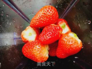 草莓奶昔的做法步骤：3
