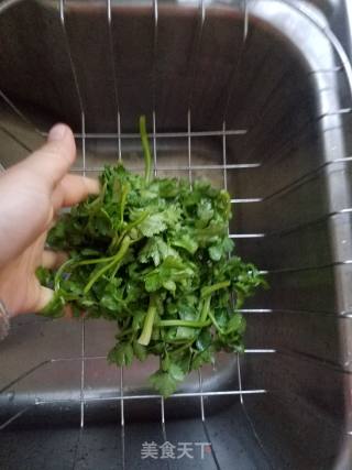 芹菜薄饼的做法步骤：1