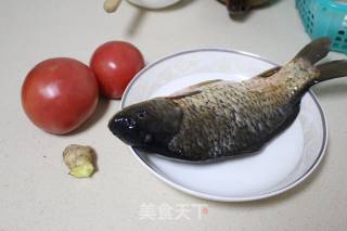 番茄鲫鱼汤的做法步骤：1
