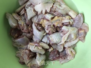 高压锅焖鸡的做法步骤：1