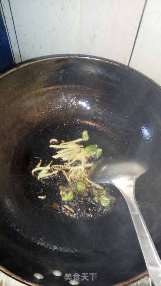 青萝卜炒虾酱的做法步骤：3
