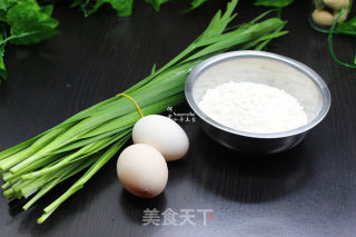 韭菜鸡蛋饼的做法步骤：1