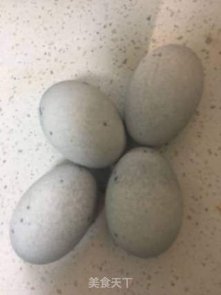 凉拌皮蛋的做法步骤：1