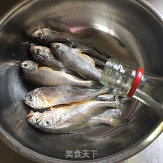 酱烧小黄鱼的做法步骤：2
