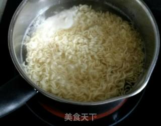 香辣方便面的做法步骤：2