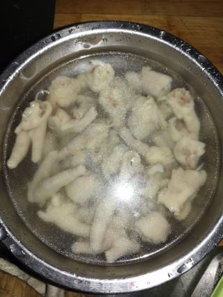 酸辣脱骨鸡爪的做法步骤：4