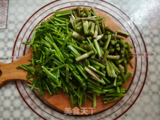 野芹菜炒腊肉的做法步骤：3