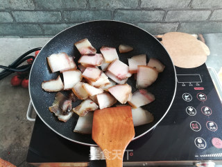 野芹菜炒腊肉的做法步骤：8