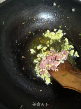 韭菜炒豆腐干的做法步骤：2