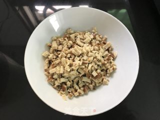 脆皮干马兰头的做法步骤：4