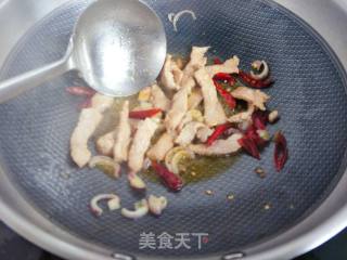 肉炒鲜蘑四季豆的做法步骤：5