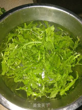 荠菜鸡蛋的做法步骤：1