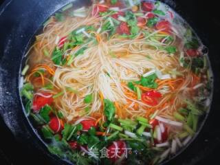 虫草花火腿清汤龙须面的做法步骤：9