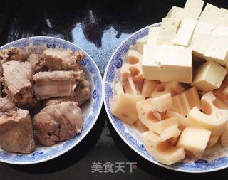 清炖排骨汤的做法步骤：1