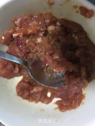 香菇炒肉的做法步骤：2