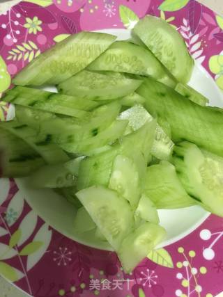 黄瓜炒火腿的做法步骤：1