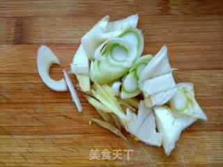 白菜炒腊肉的做法步骤：1