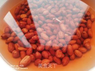 芹菜拌花生米的做法步骤：1