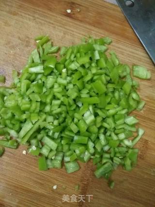 尖椒丁炒鸡蛋的做法步骤：3