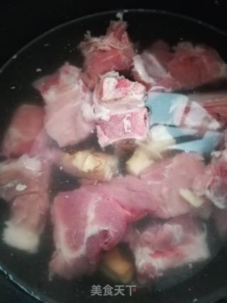 骨头汤的做法步骤：3