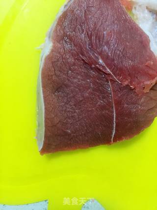 熊猫咖喱牛肉饭的做法步骤：1