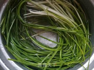 野葱鸡蛋卷的做法步骤：2