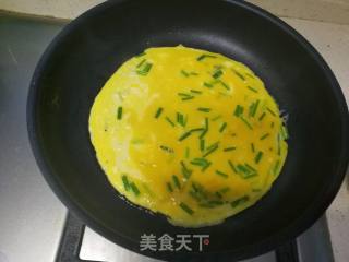 野葱鸡蛋卷的做法步骤：9
