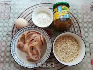 香酥麦片鱿鱼圈的做法步骤：1