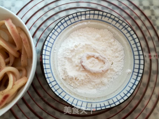 香酥麦片鱿鱼圈的做法步骤：4