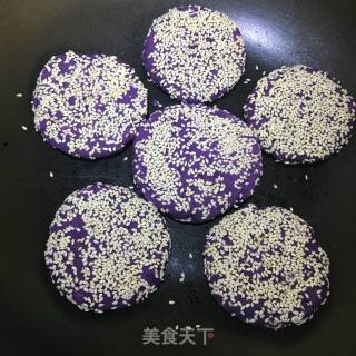 紫薯土豆芝麻饼的做法步骤：8