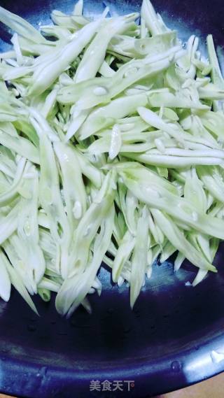 瘦肉芸豆丝的做法步骤：2