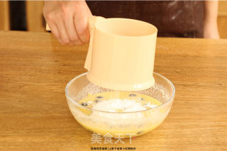 蓝莓玛芬蛋糕的做法步骤：6
