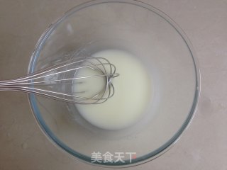 八寸戚风蛋糕的做法步骤：1