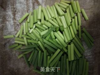 蒜苔炒肉的做法步骤：2