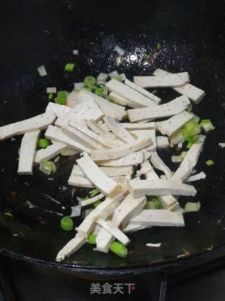 西芹炒豆腐的做法步骤：3