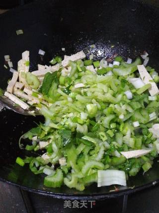 西芹炒豆腐的做法步骤：4