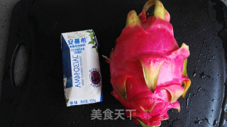 火龙果奶昔的做法步骤：1