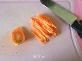 鸟巢太阳蛋～鸡蛋土豆丝饼的做法步骤：1