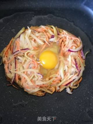 鸟巢太阳蛋～鸡蛋土豆丝饼的做法步骤：6