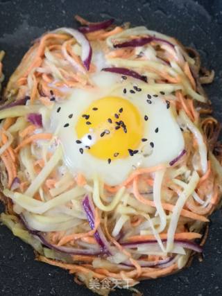 鸟巢太阳蛋～鸡蛋土豆丝饼的做法步骤：7