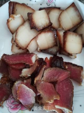 炒熏腊肉的做法步骤：2