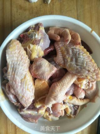 鸡肉粉条炖土豆的做法步骤：1