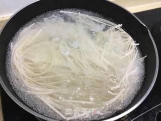 青菜鸡蛋面的做法步骤：2