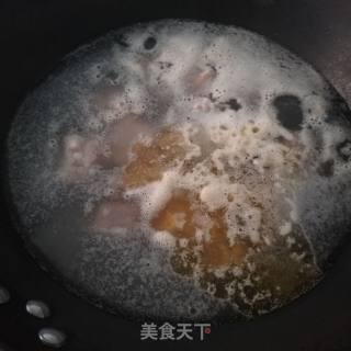 糖醋排骨的做法步骤：2