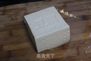 孜然小葱煎豆腐的做法步骤：1
