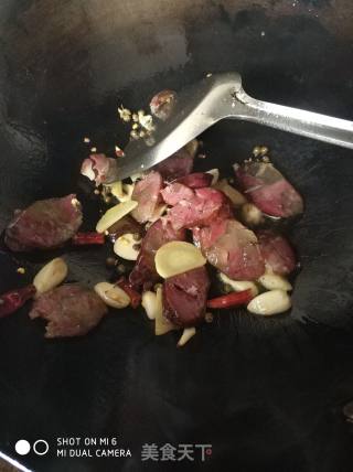 蒜苔炒腊肠的做法步骤：8
