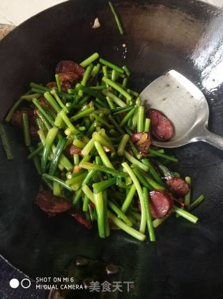 蒜苔炒腊肠的做法步骤：9